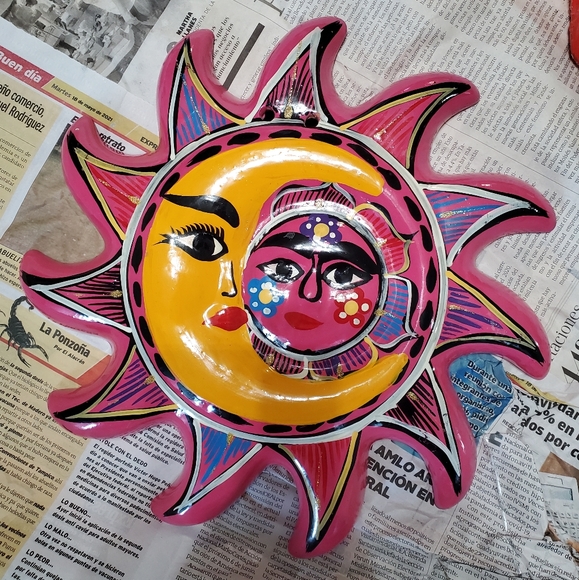 Eclipse Decor - Picture 3 of 4